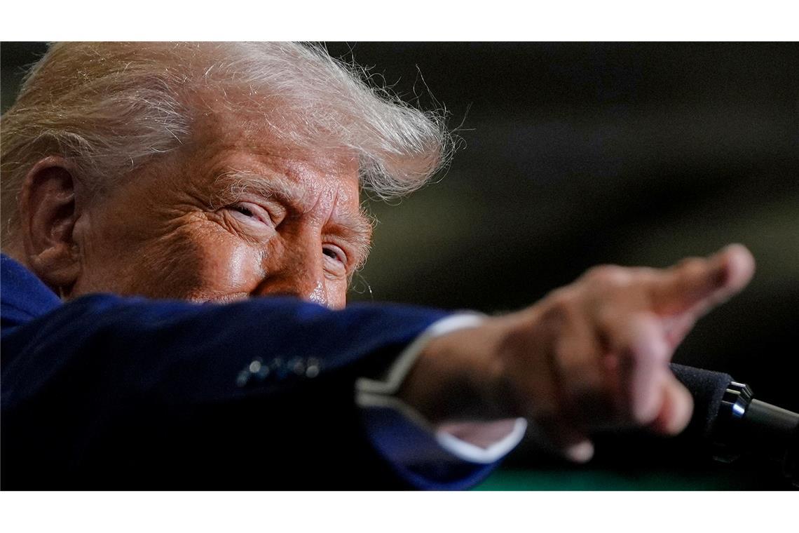 Trump verspricht sich von den neuen Zöllen eine Stärkung der heimischen Industrie. (Archivbild)