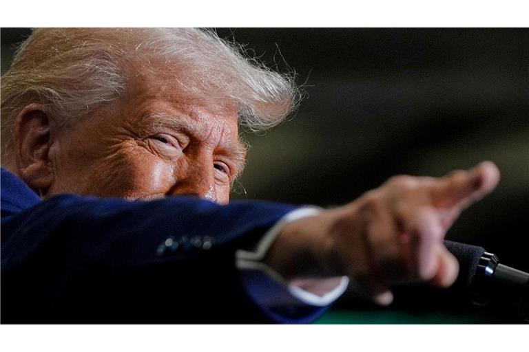 Trump verspricht sich von den neuen Zöllen eine Stärkung der heimischen Industrie. (Archivbild)