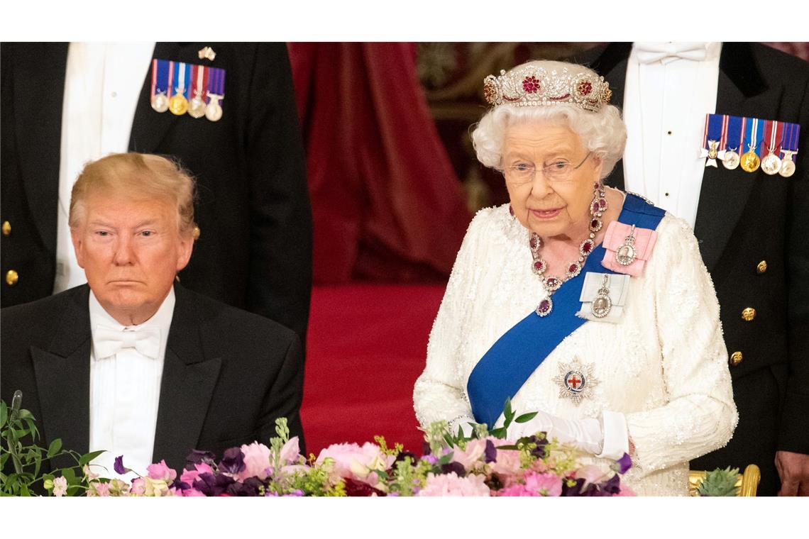 Trump beim König: Fünf unbequeme Themen reisen mit Trump war 2019 das erste Mal zum Staatsbesuch in Großbritannien und traf die Queen (Archivbild).