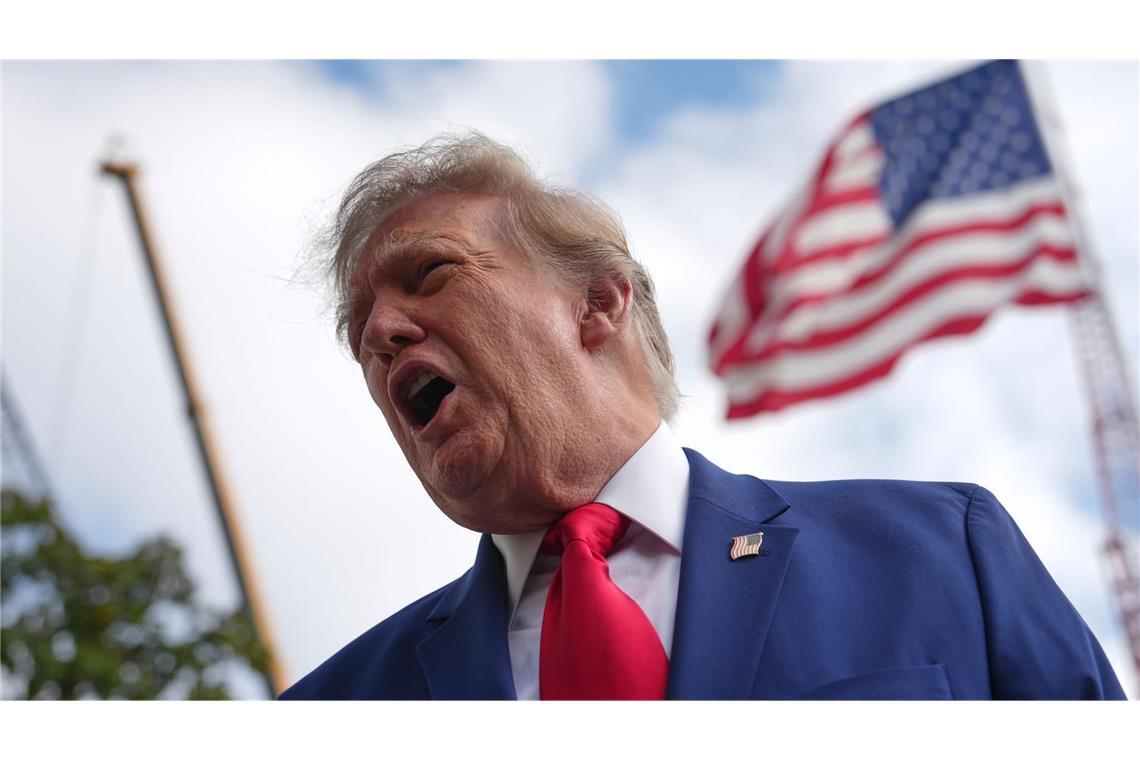 Trump will eigenen Aussagen zufolge nicht für die Drosselung des Satelliteninternets in der Ukraine verantwortlich gewesen sein.