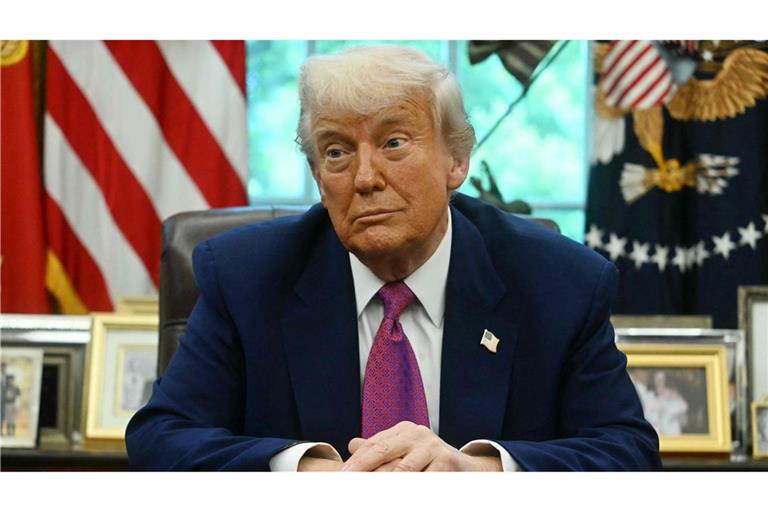 Trump will nach eigenen Angaben mit den höheren Zollen Handlungsungleichgewichte korrigieren und die US-Industrie stärken.