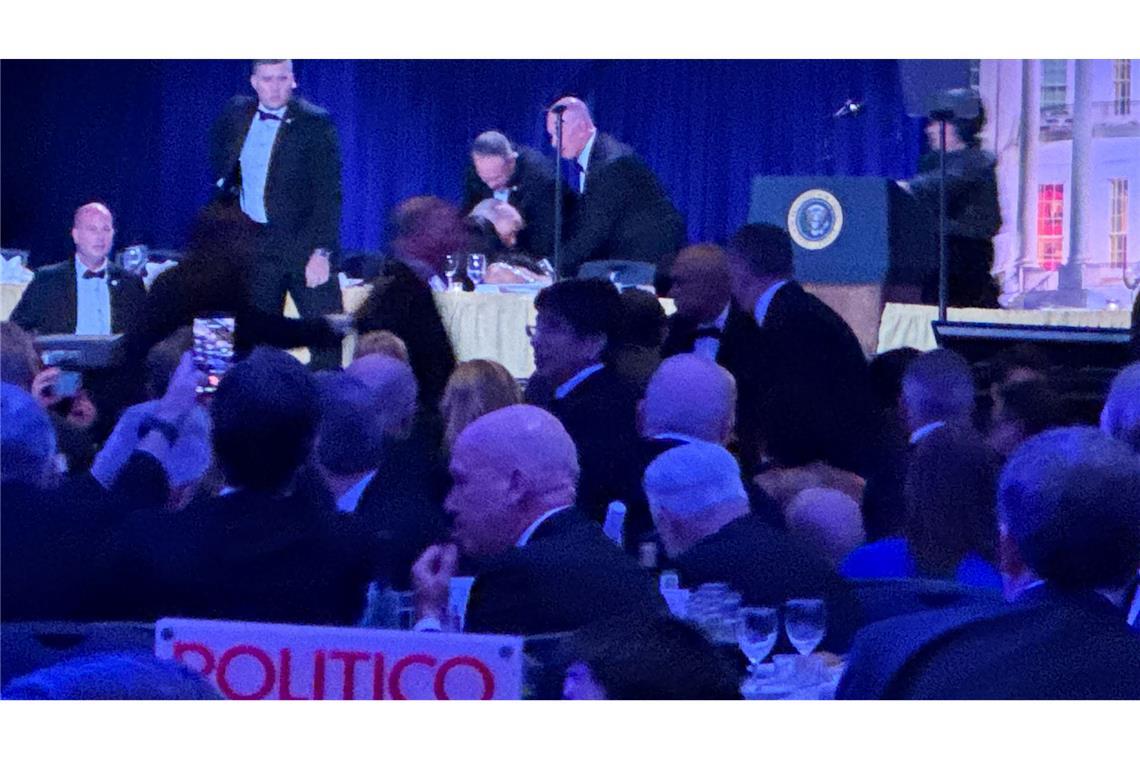 Trump wurde nach dem Vorfall bei der Abendveranstaltung evakuiert.