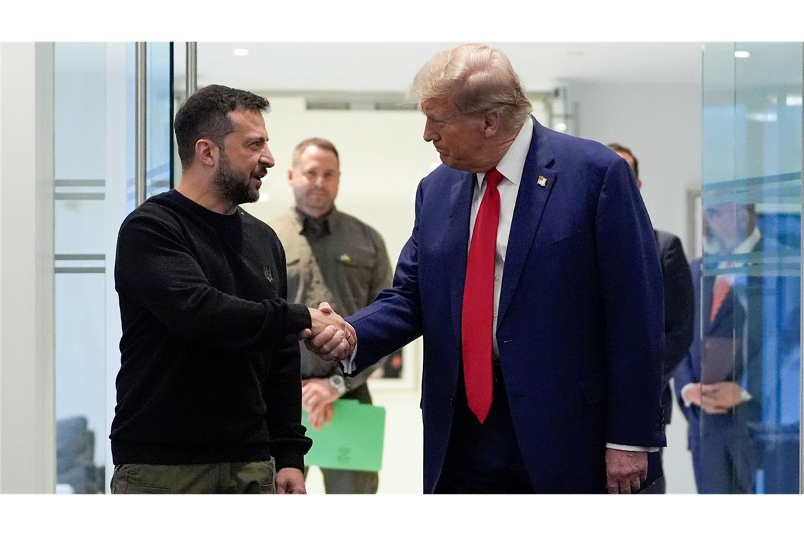 Trump erwägt neue Russland-Sanktionen im Ukraine-Krieg Trump zeigt sich offen für Verhandlungen, Selenskyj hofft auf seine Hilfe. (Archivbild)