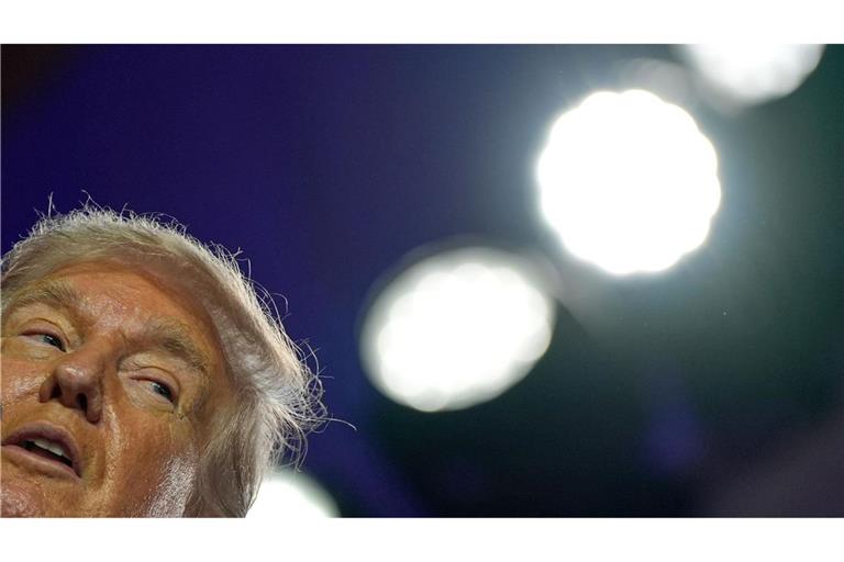 Trumps ist laut Medienberichten informiert worden, dass sein Name in den Epstein-Akten auftaucht. Der Kontext ist unklar.