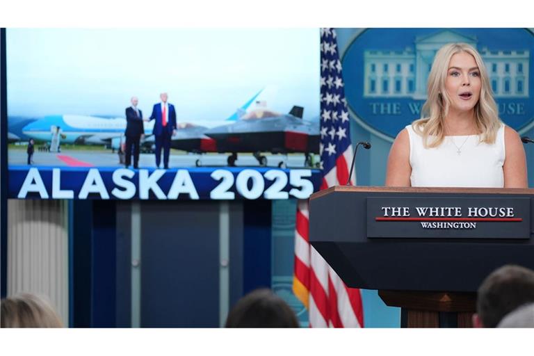 Trumps Sprecherin bekräftigte, dass Putin einem Treffen mit Selenskyj zugestimmt habe.