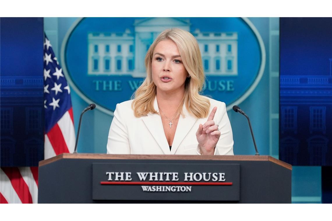 Der Maga-Look der Trump-Frauen: Wenn Stil politisch wird Trumps Sprecherin Leavitt trägt meist eine Halskette mit einem Kreuz. (Archivbild)