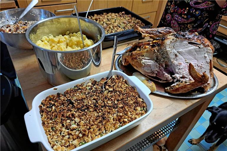 Truthahn, Kartoffelpüree und das sogenannte Stuffing, eine Füllung aus getrockneten Brotwürfeln und Gewürzen, sind auch bei Cara Thompson Barthels Bestandteil des klassischen Thanksgiving-Essens.  Fotos: privat