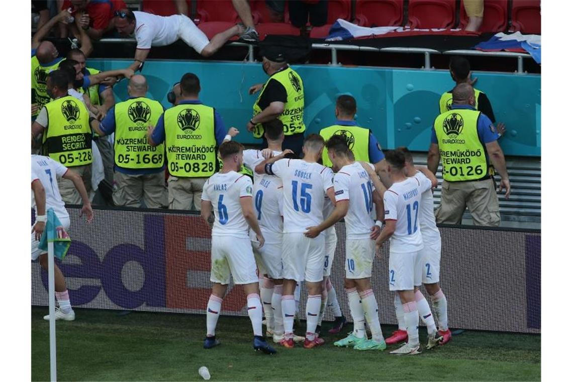 „Sehr großer Rückschlag“ für Oranje - Tschechien verblüfft Tschechien steht nach dem überraschenden Sieg gegen die Niederlande im Viertelfinale. Foto: -/PA Wire/dpa
