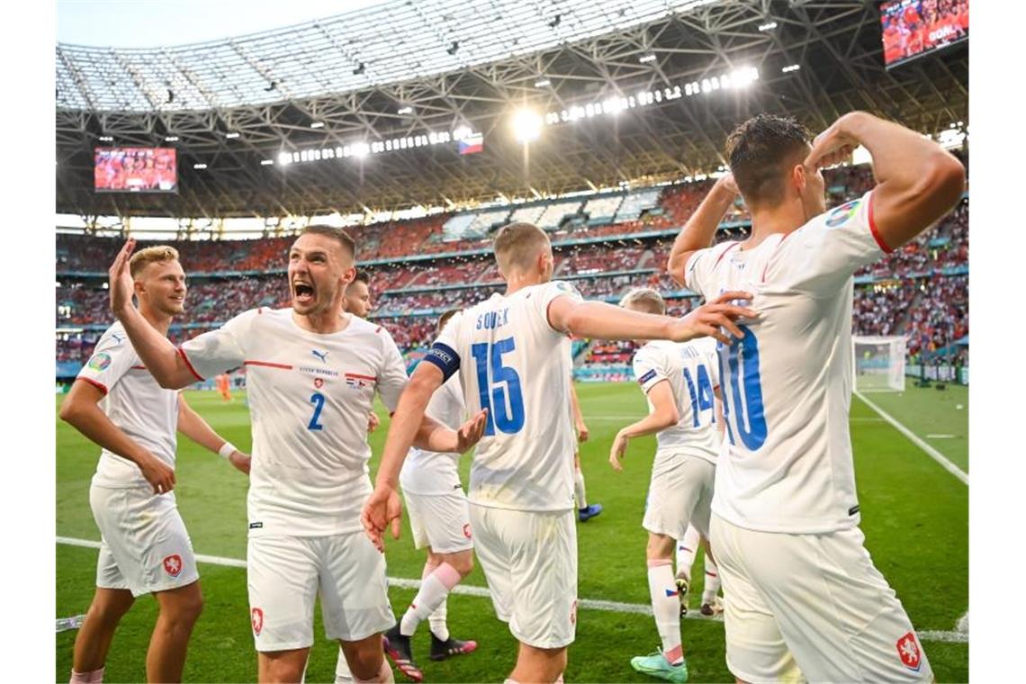 „Sehr großer Rückschlag“ für Oranje - Tschechien verblüfft Tschechien steht nach dem überraschenden Sieg gegen die Niederlande im Viertelfinale. Foto: Robert Michael/dpa-Zentralbild/dpa