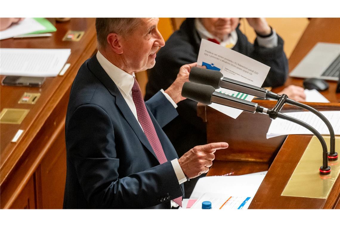 Tschechiens Ministerpräsident Andrej Babis kann nach einer gewonnenen Vertrauensabstimmung weiterregieren. (Archivbild)