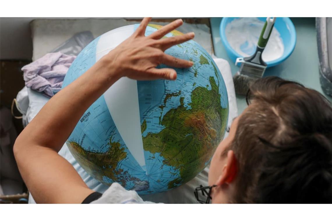 Tschüss Deutschland, hallo Welt? Immer mehr junge Menschen sagen, sie wollten ihrer Heimat den Rücken kehren.