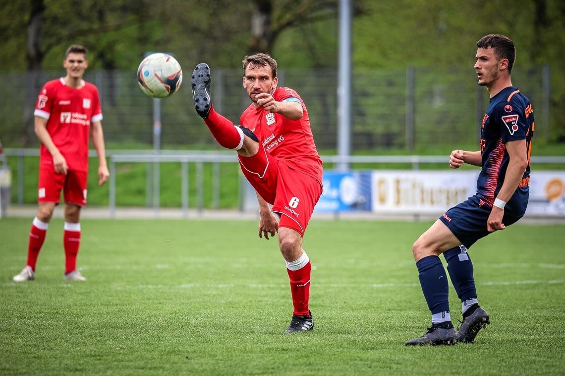 TSG-Kapitän Julian Geldner hofft, nach gut vier Monaten Verletzungspause am Samstag erstmals wieder am Ball zu sein. Foto: Alexander Becher