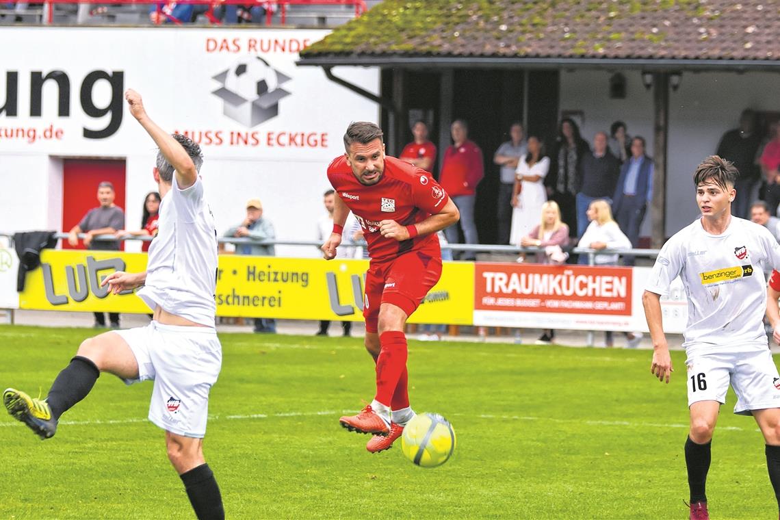Mario Marinic köpft die TSG zum Sieg TSG-Torjäger Mario Marinic hat seine Kopfballstärke bewiesen. Foto: T. Sellmaier
