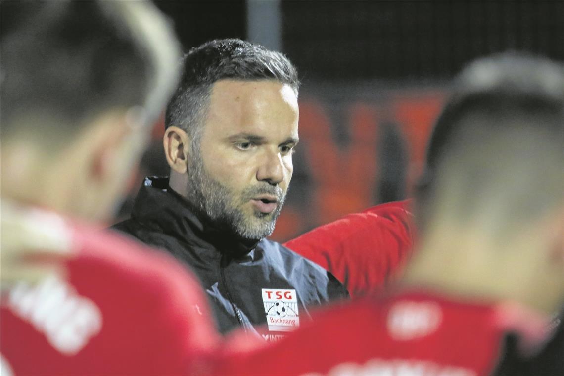 Erst die Pflicht in der Liga, dann die Kür im Pokal TSG-Trainer Evangelos Sbonias hofft auf den nächsten Sieg seines Teams. Foto: A. Hornauer