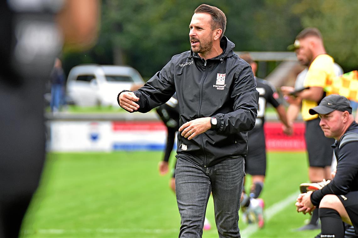 Mit Mut in das Duell gegen die Mannschaft der Stunde TSG-Trainer Mario Marinic feilt am Rezept für Zählbares in Ravensburg. Foto: Tobias Sellmaier
