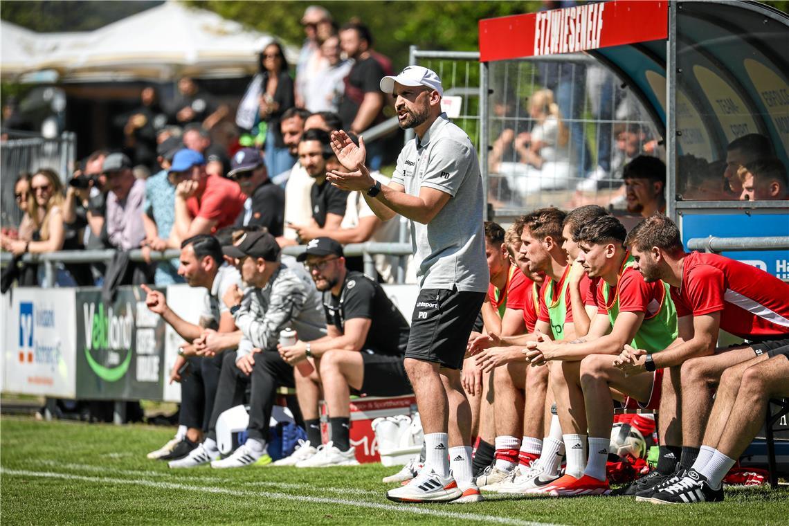 TSG-Trainer Pavlos Osipidis will mit der Etzwiesenelf auf der Zielgeraden der Saison nichts mehr anbrennen lassen. Foto: Alexander Becher