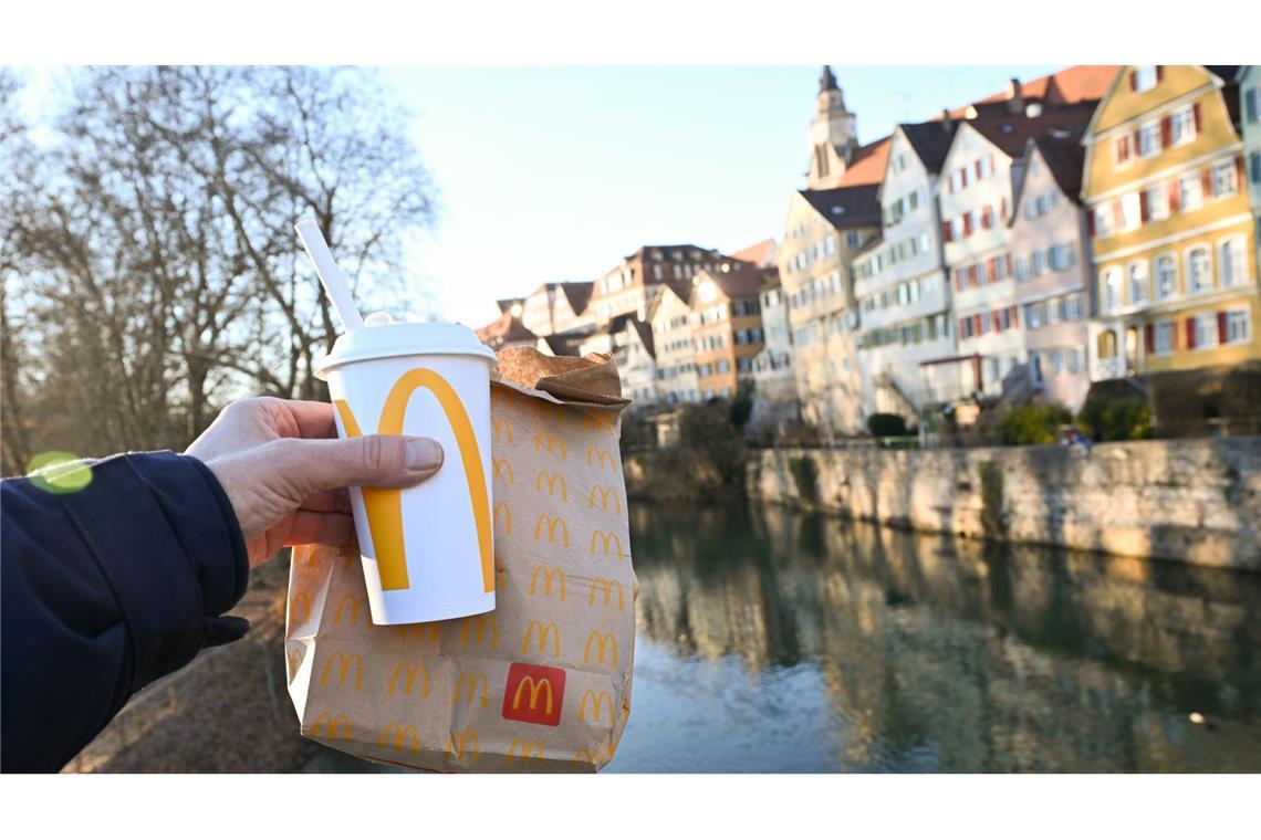 Tübingen machte es vor, nun zieht nach Konstanz auch Freiburg bei der Verpackungssteuer nach.
