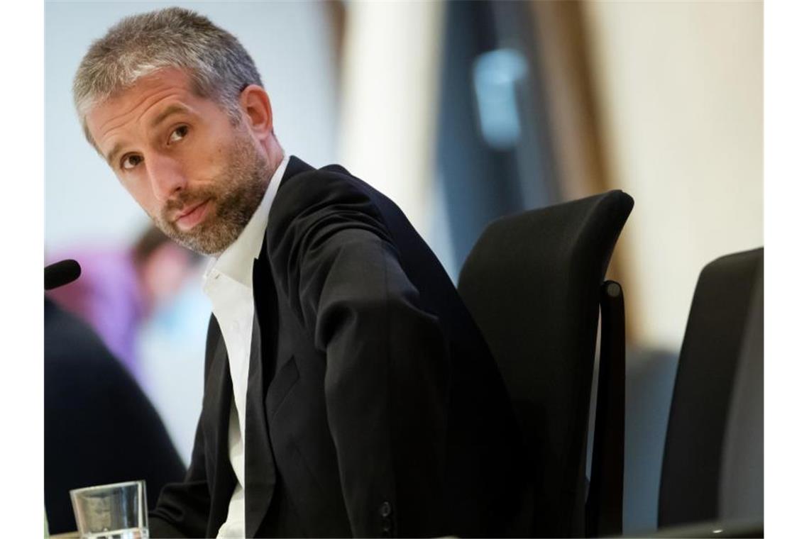 Palmer startet Crowdfunding mit Homepage und Spendenkonto Tübingens Oberbürgermeister Boris Palmer (Grüne) nimmt an einer Gemeinderatssitzung teil. Foto: Tom Weller/dpa/Archivbild
