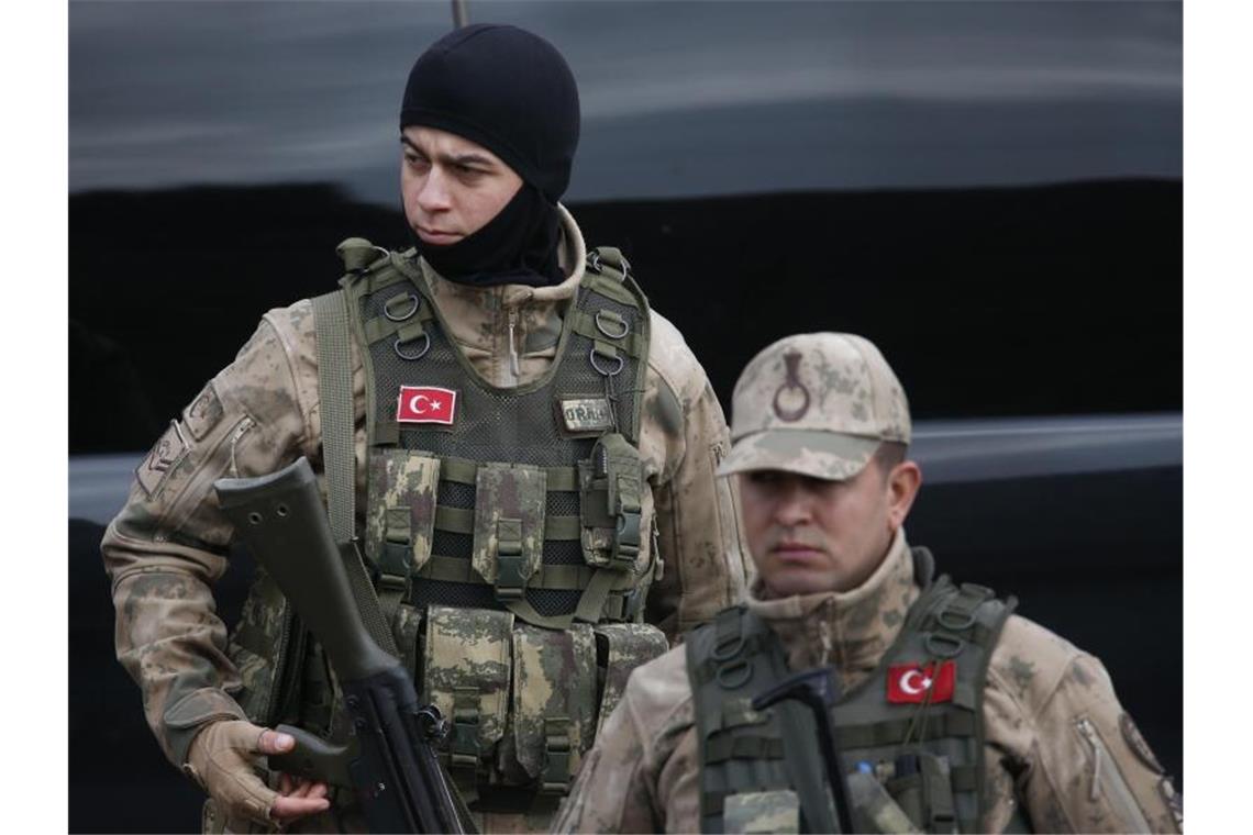 Türkische Soldaten im vergangenen Jahr an der Grenze zu Syrien. Foto: Lefteris Pitarakis/AP