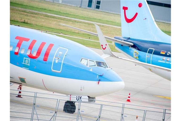 Tuifly hält bisher nicht nur eine Umverteilung des Arbeitsvolumens, sondern auch Kündigungen für nötig. Foto: Hauke-Christian Dittrich/dpa