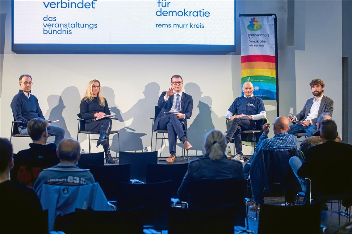 Tuncay Demiröz, Angelika Fröhlich, Maximilian Friedrich, Jürgen Ehrmann und Silvan Vollmer (von links) sprachen unter anderem über den Klimaschutz in Backnang. Foto: A. Becher