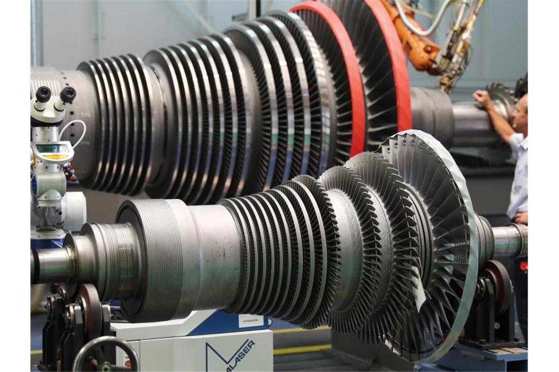Bundesbank: Konjunkturschwäche ist kein Grund zur Besorgnis Turbinen-Wartung bei Siemens: Aus Sicht der Bundesbank-Experten wäre ein leichter Rückgang des BIP im Sommer „als Teil einer konjunkturellen Normalisierung zu sehen. Foto: Daniel Karmann