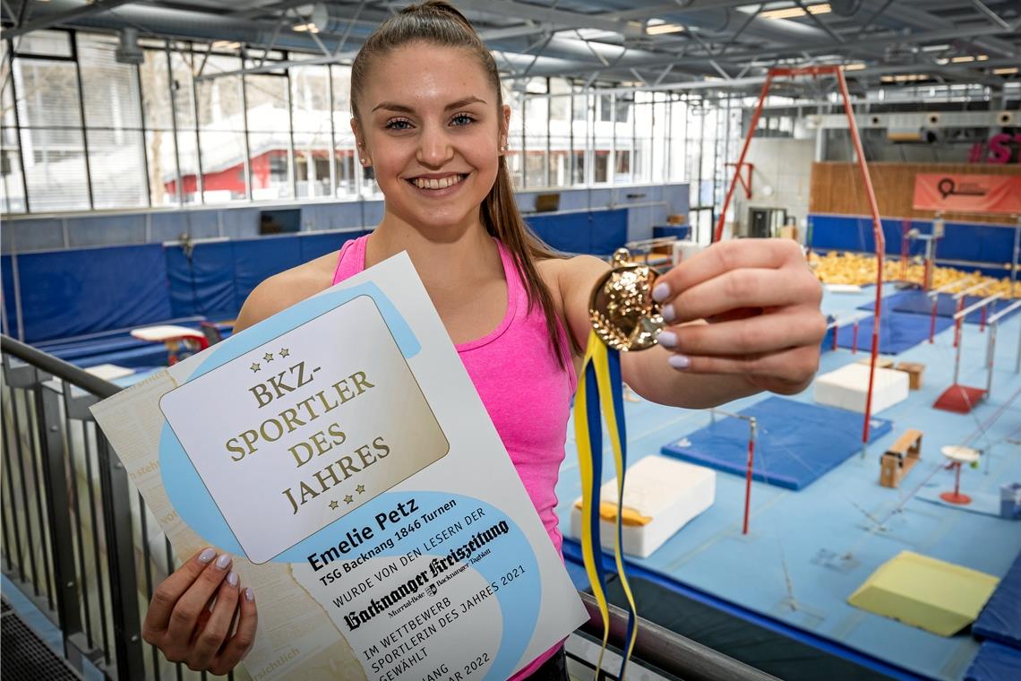 Turnerin, Beachvolleyballer und Judokas siegen Turnerin Emelie Petz freut sich über den Sieg bei den Frauen. Foto: A. Becher