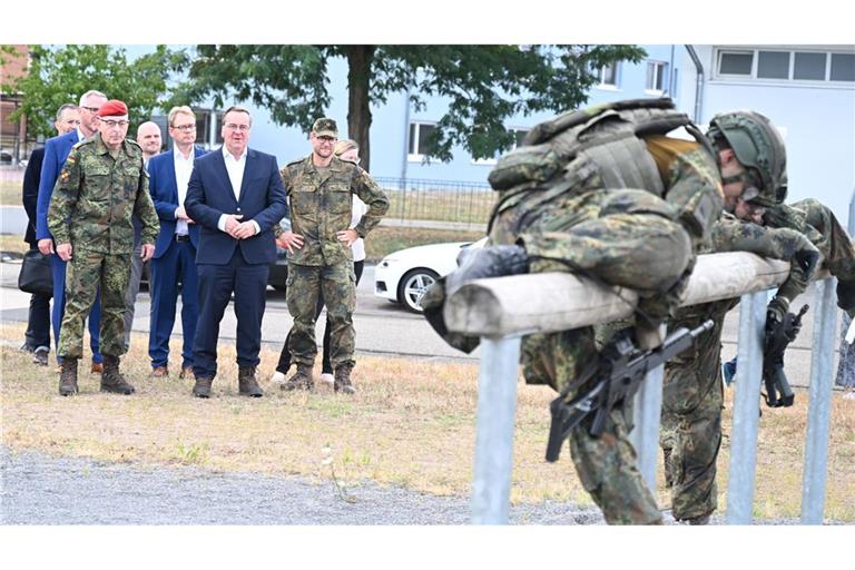 Turnübungen vor Militär-Oberen mit Verteidigungsminister Boris Pistorius: Für wen ist der Bund attraktiv?