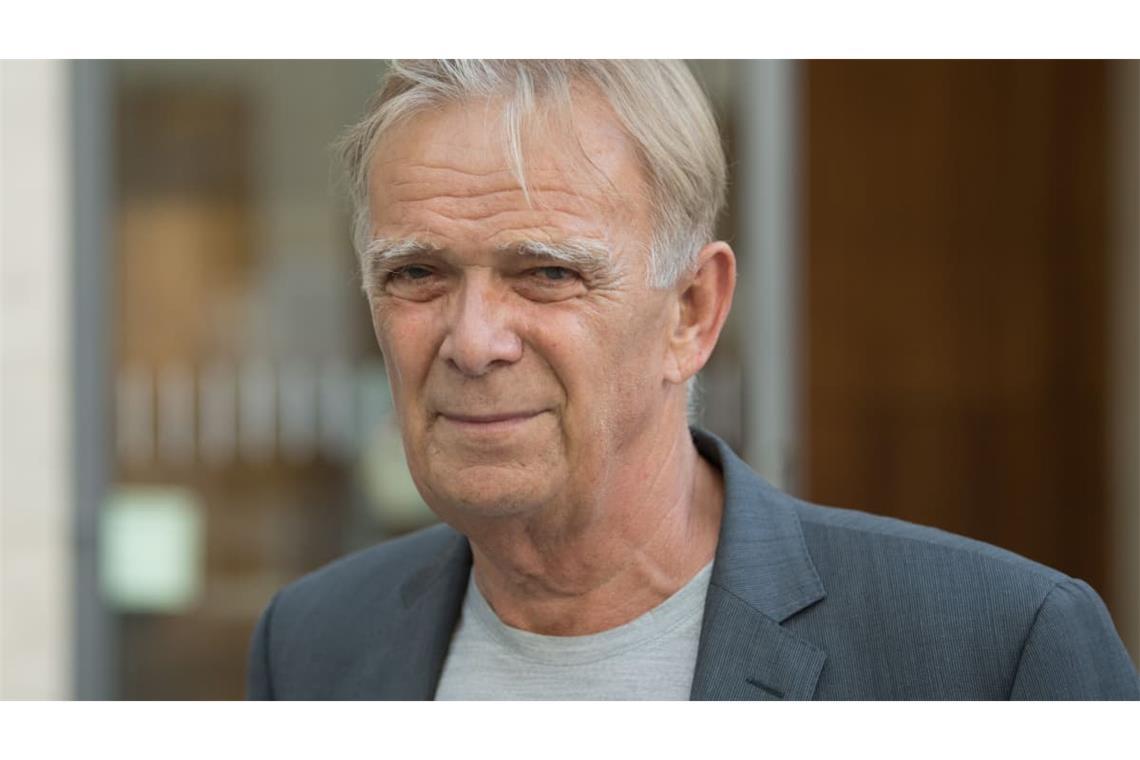 TV-Kommentator Volker Finke kritisiert den mutmaßlichen Einfluss der „Bild“.