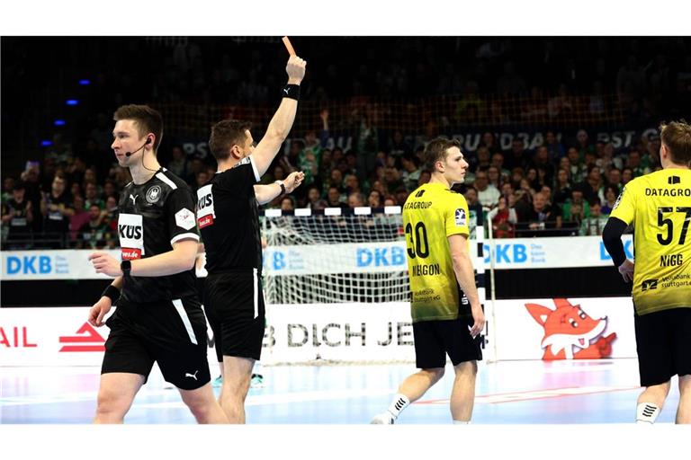 TVB-Neuzugang Marco Mengon sieht eine von drei Roten Karten für die Stuttgarter Handballer in Berlin.