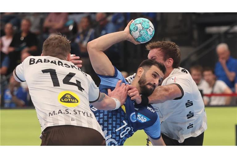 TVB-Rückraumspieler Mohamed Amine Darmoul setzt sich kraftvoll durch.