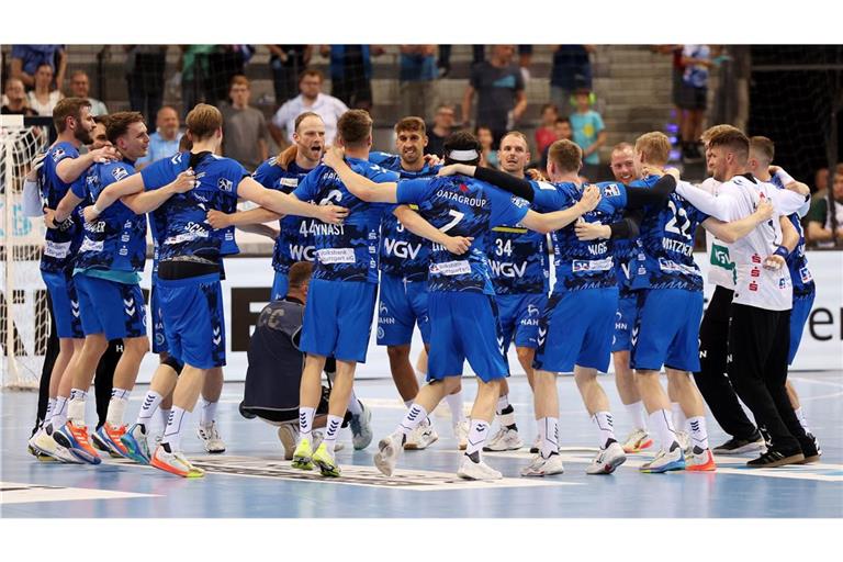 TVB-Spieler mit Sieger-Tänzchen zum Saisonabschluss.