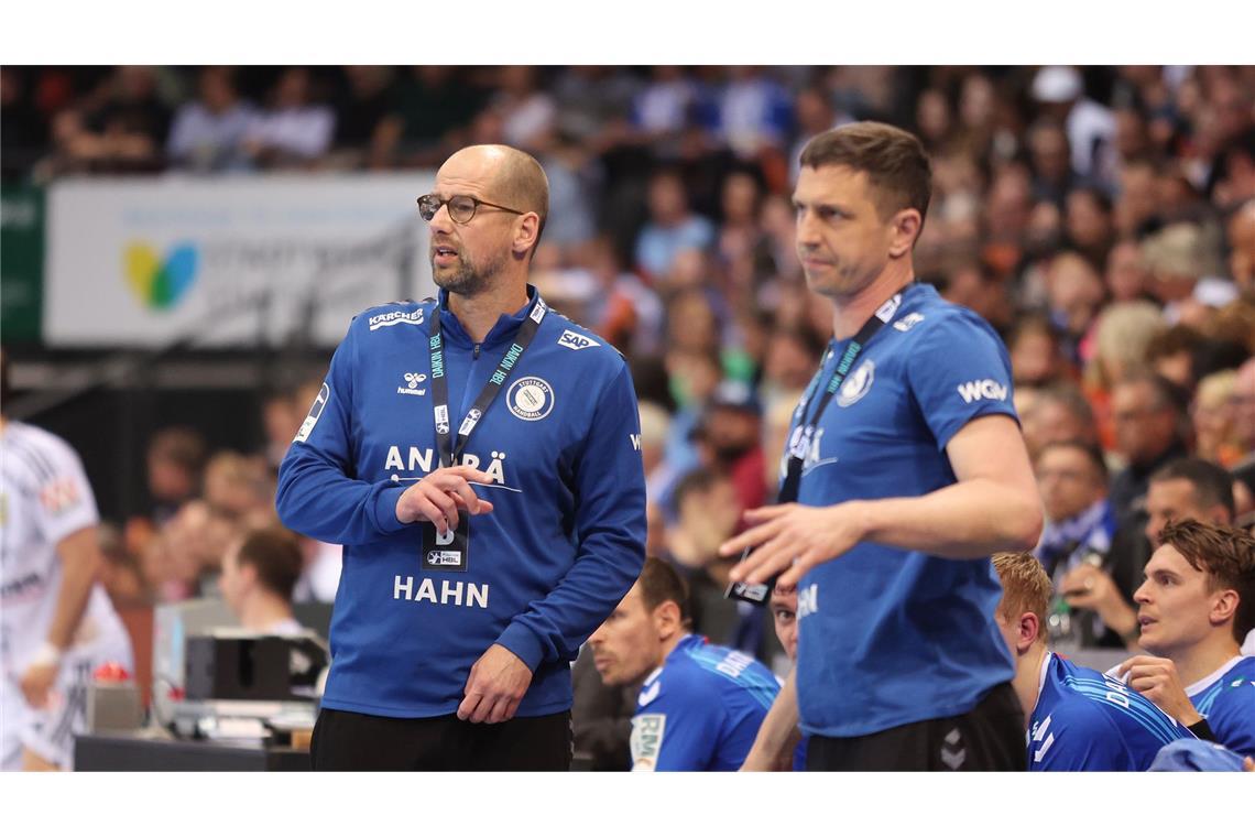 TVB Stuttgart rutscht tief in den Abstiegsstrudel TVB-Trainer-Duo Jürgen Schweikardt (li.), Jens Bürkle