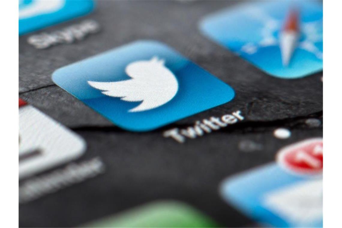 Twitter sperrt Trump - Demokraten streben Amtsenthebung an Twitter sperrt das Konto des abgewählten US-Präsidenten Trump dauerhaft. Foto: Soeren Stache/dpa