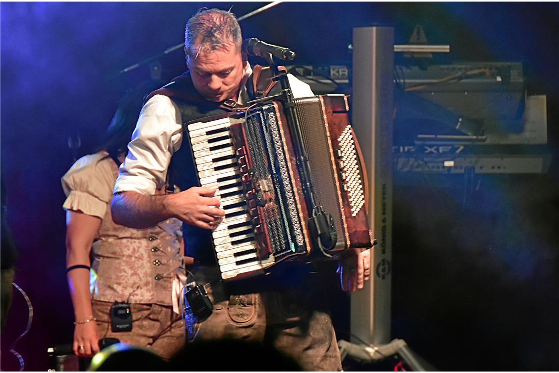 Typisch bayrisches Musikinstrument. Das Akkordeon. Zünftige Stimmung auf der Par...