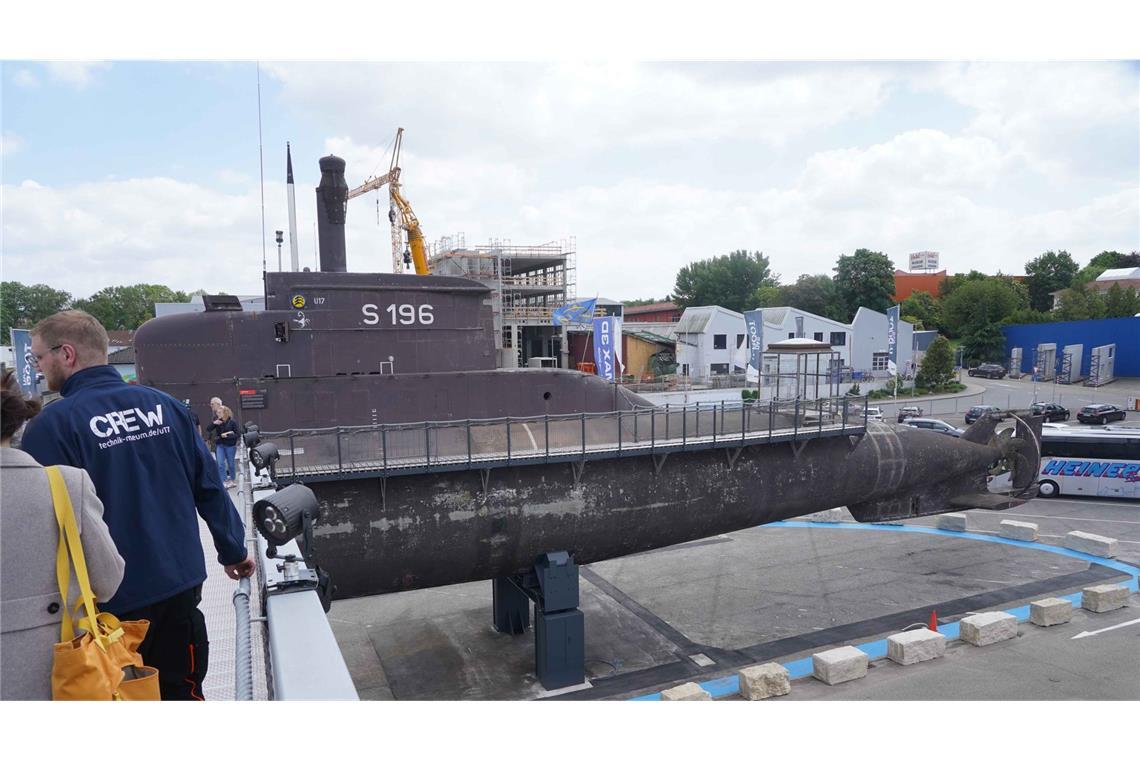 U-Boot U17 öffnet seine Luken für Besucher U17 ist das modernste Museums-U-Boot in Deutschland und das einzige seiner Klasse.