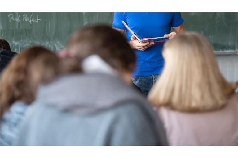 Über alle Schularten hinweg fehlen zu Beginn des neuen Schuljahres laut Kultusministerium 426 Lehrerstellen.