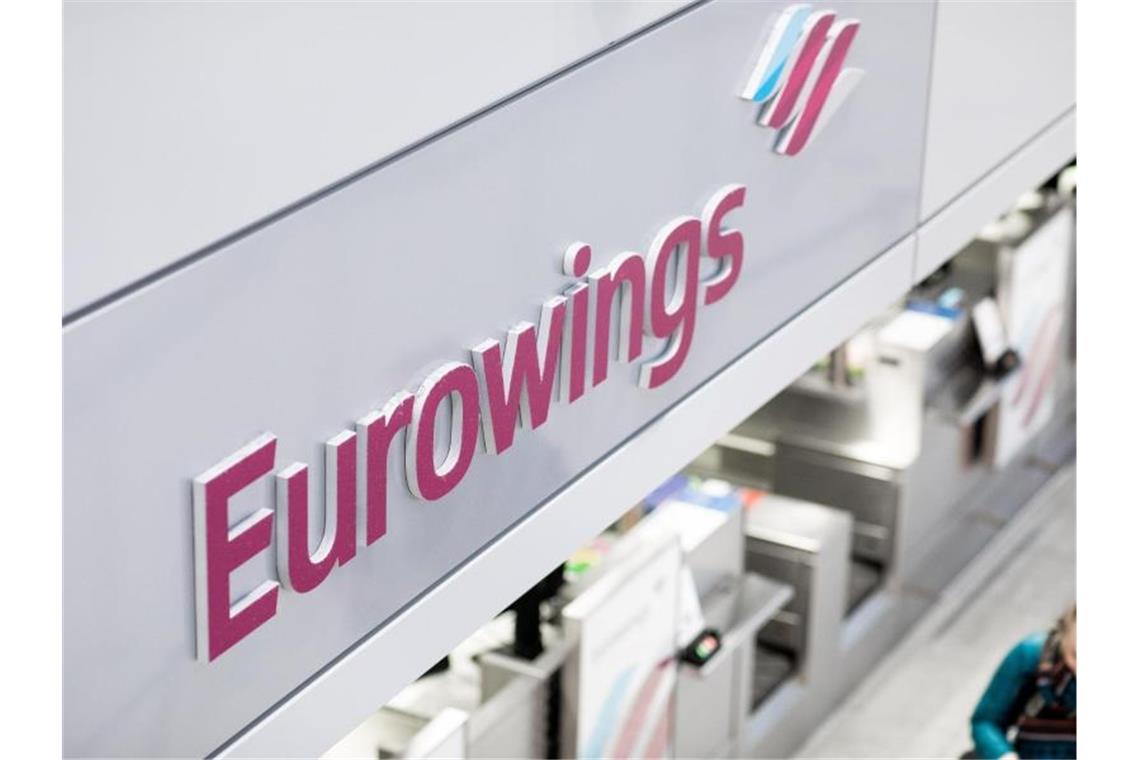 Gewerkschaft Ufo fordert Mediation im Streit mit Lufthansa Über den Jahreswechsel waren wegen eines dreitägigen Streiks der Flugbegleiter bei der Lufthansa-Tochter Germanwings etwa 200 Flüge ausgefallen. Foto: Marcel Kusch/dpa