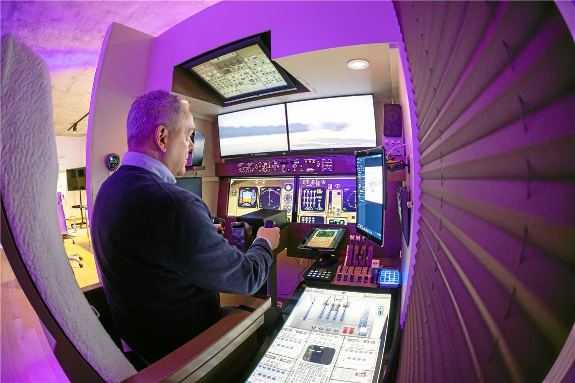 Ein Jumbo-Flugsimulator steht in Backnang in einem Haus am Schillerplatz