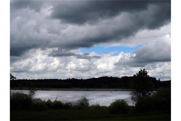 Über Deutschland ziehen ab Mitte der Woche wieder heftige Gewitter. Vom Westen kommend zieht die Schlechtwetterfront über die Bundesrepublik. Foto: Karl-Josef Hildenbrand