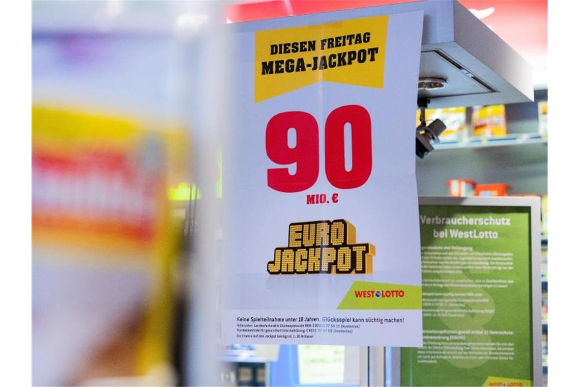 Eurojackpot mit 90 Millionen Euro geht nach Hessen Über die 90 Millionen im Eurojackpot kann sich ein Lottospieler in Hessen freuen. Foto: Rolf Vennenbernd/dpa