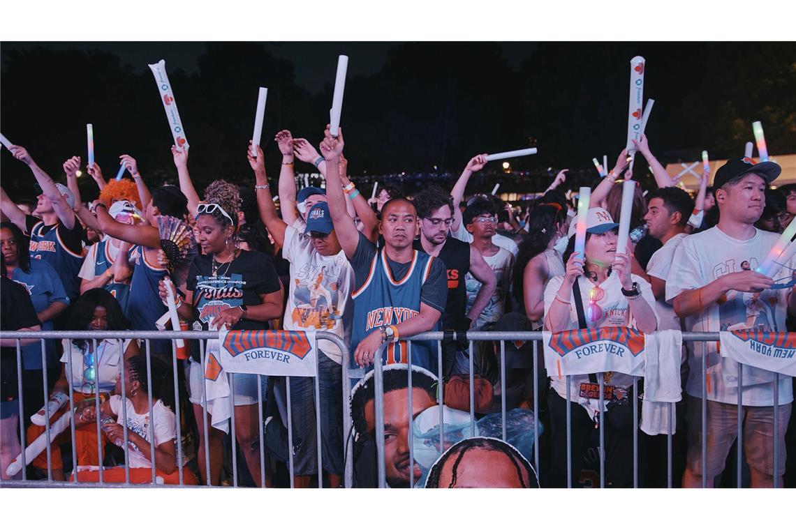 Überall in New York feierten Fans der Knicks.