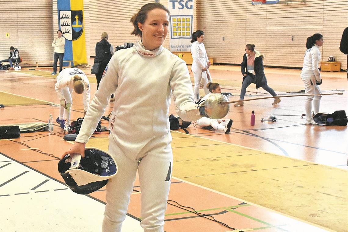 Überaus zufrieden mit den erzielten Ergebnissen bei den beiden Titelkämpfen: Die Backnanger Nachwuchsfechterin Lina Zerrweck. Foto: T. Sellmaier