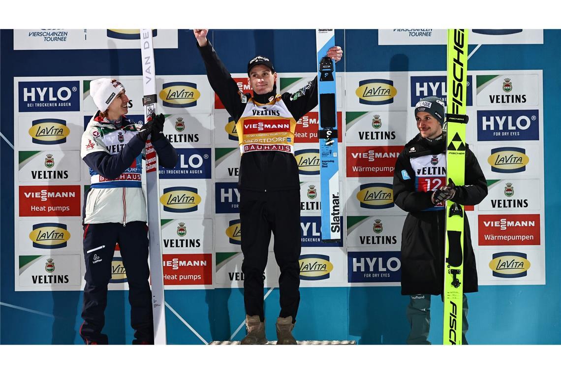 Überflieger Prevc und seine Verfolger beim Tournee-Start in Oberstdorf.