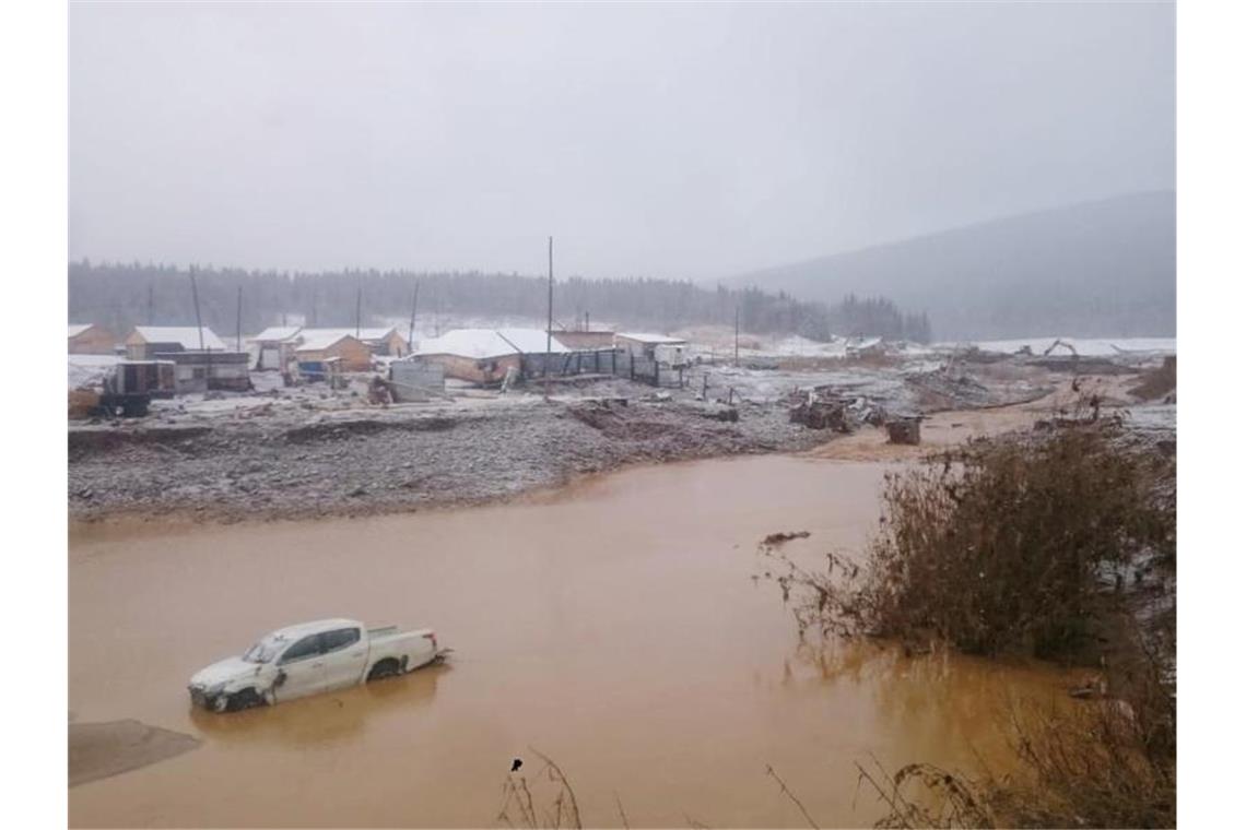 Überflutet: Das Gelände der Goldmine nach dem Dammbruch. Foto: RIA Novosti/XinHua/dpa