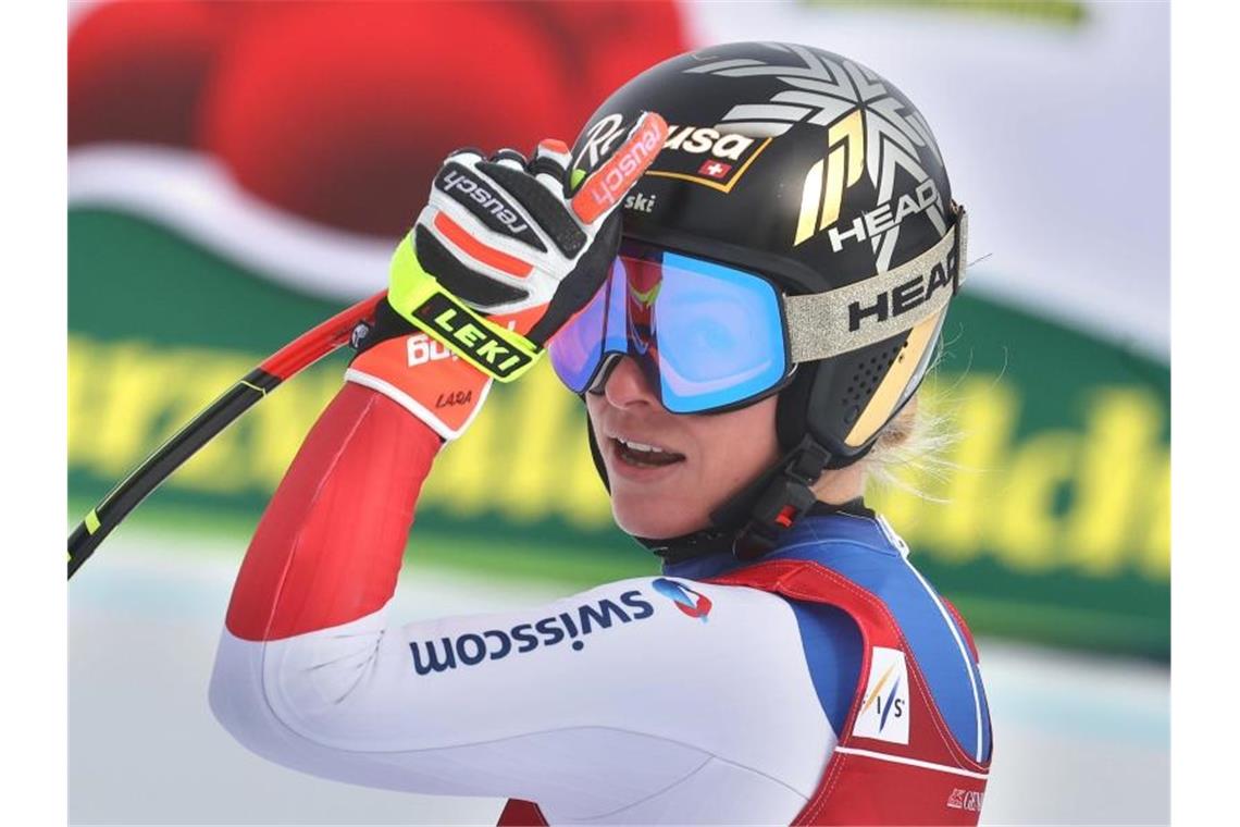 Ski-Asse Kira Weidle und Linus Straßer schwächeln Überlegene Siegerin beim ersten Super-G in Garmisch: Lara Gut-Behrami aus der Schweiz jubelt im Ziel. Foto: Karl-Josef Hildenbrand/dpa