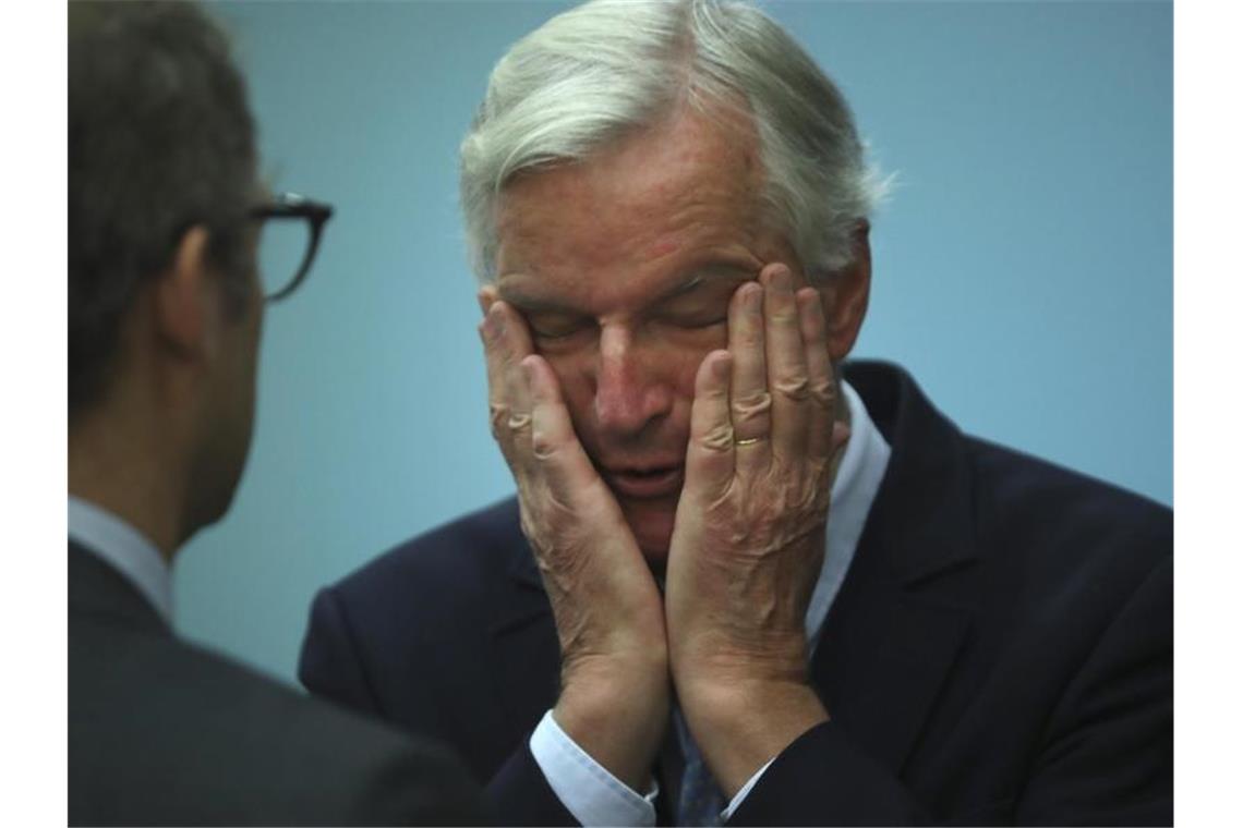 Übermüdet: EU-Unterhändler Michel Barnier nach einer hektischen nächtlichen Sitzung zum Thema Brexit. Foto: Francisco Seco/AP/dpa