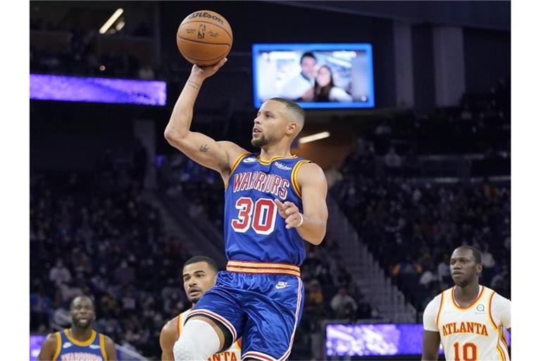 Überragte beim Warriors-Sieg gegen Atlanta: Stephen Curry. Foto: Jeff Chiu/AP/dpa