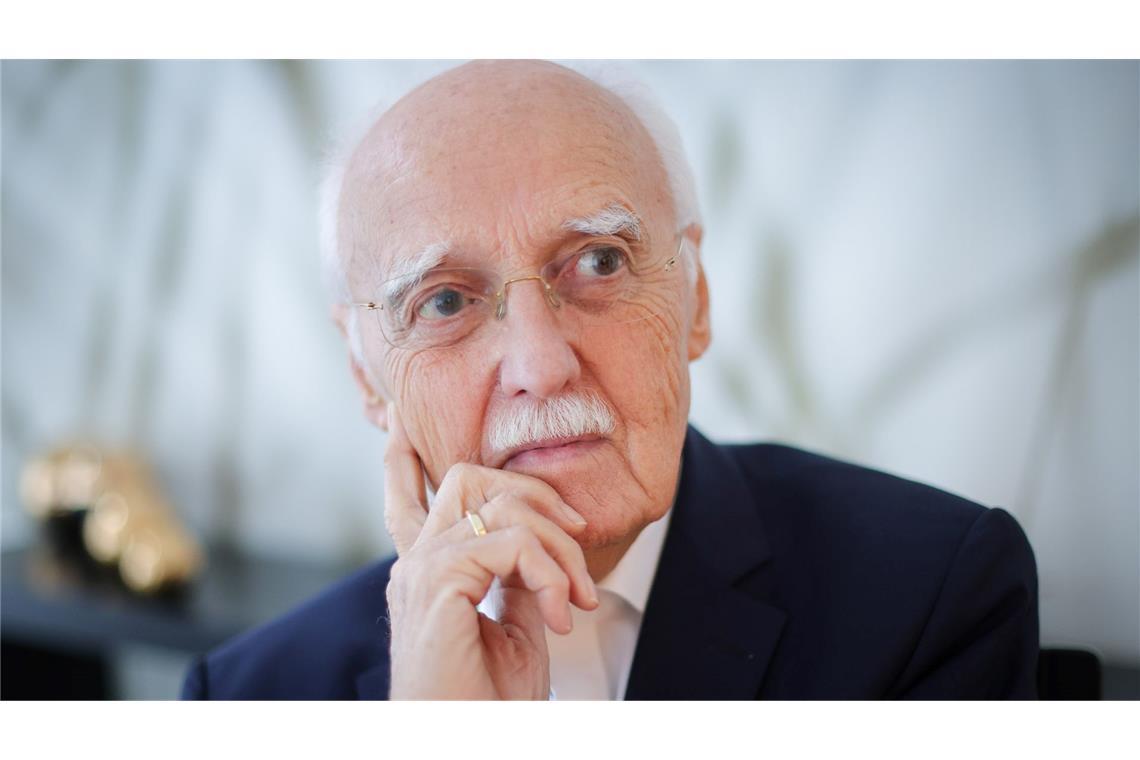 Überraschend viele Deutsche blicken mit Optimismus auf das neue Jahr, findet der Hamburger Zukunftsforscher Horst Opaschowski. (Archivbild)