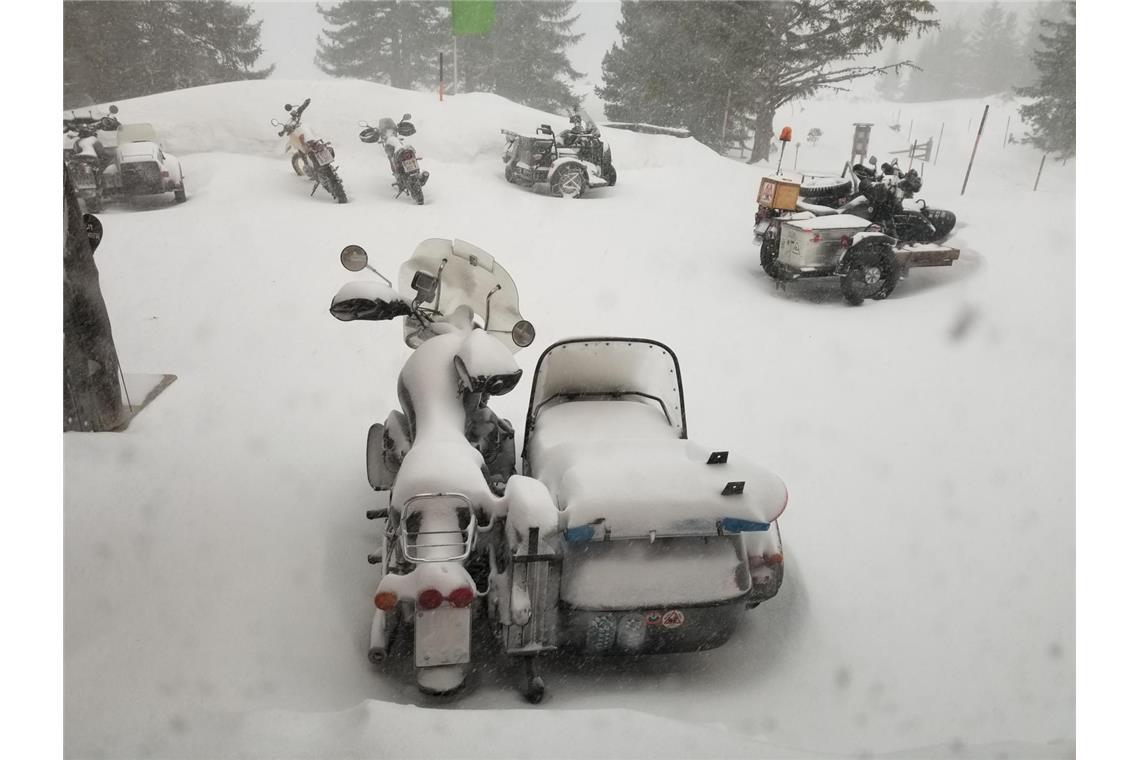 Überraschender Wintereinbruch beim jährlichen Wintertreffen für Motorradfahrer i...